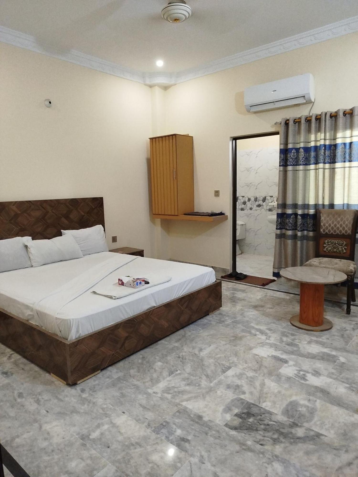 Hotel Crown Plaza, Near Karachi Airport, Darul Sehat Hospital, Dow, Agha Khan And Liaqat Hospital 외부 사진