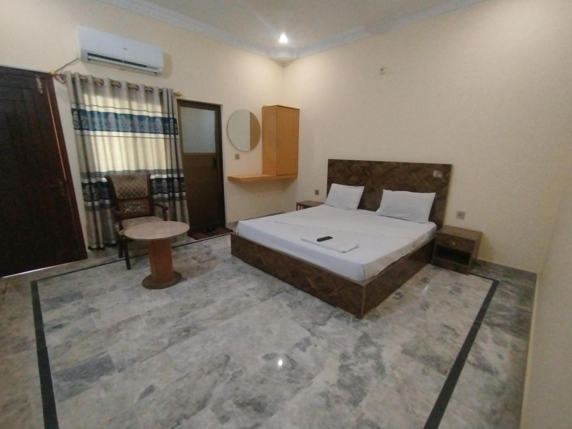 Hotel Crown Plaza, Near Karachi Airport, Darul Sehat Hospital, Dow, Agha Khan And Liaqat Hospital 외부 사진