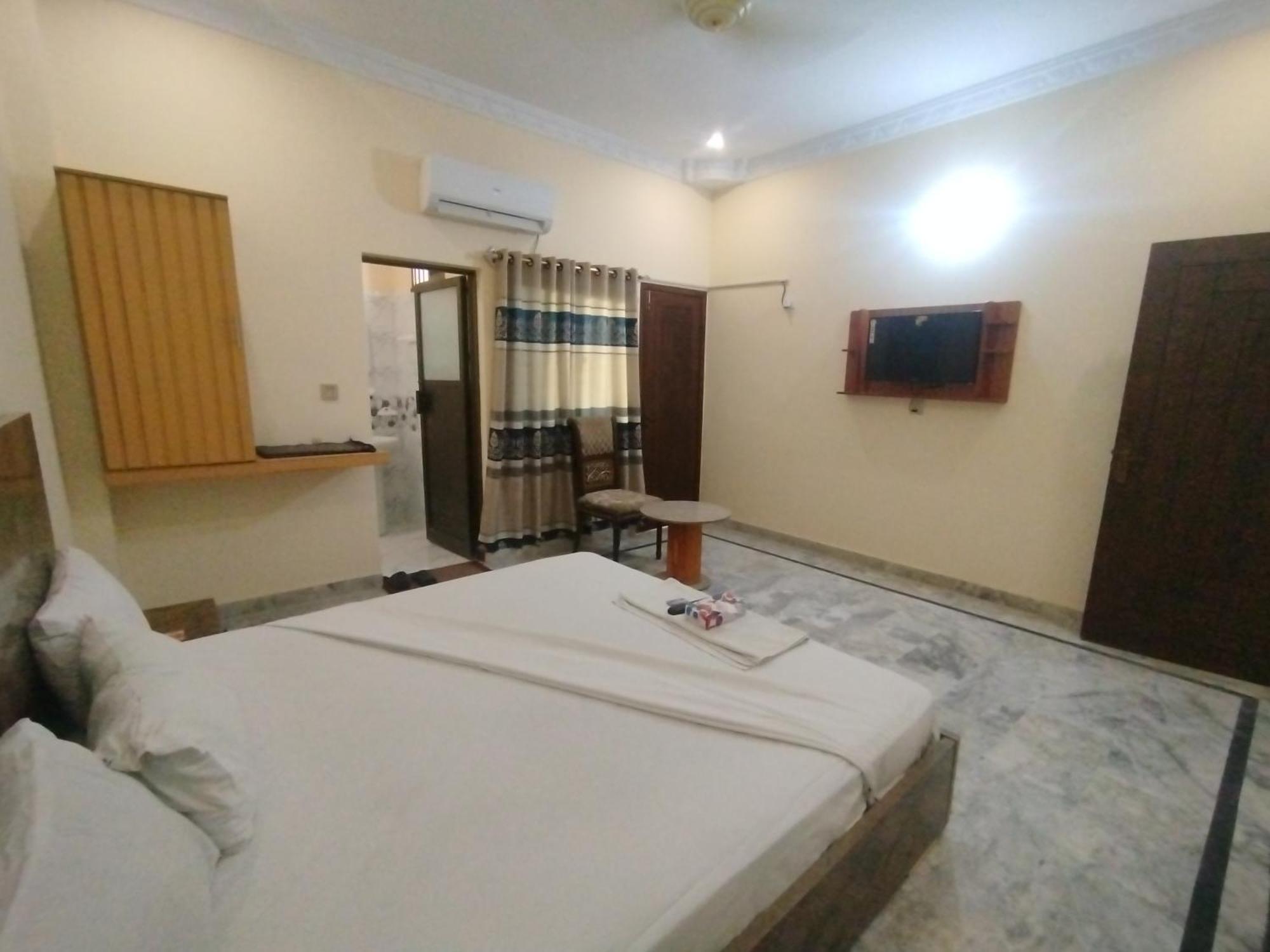 Hotel Crown Plaza, Near Karachi Airport, Darul Sehat Hospital, Dow, Agha Khan And Liaqat Hospital 외부 사진