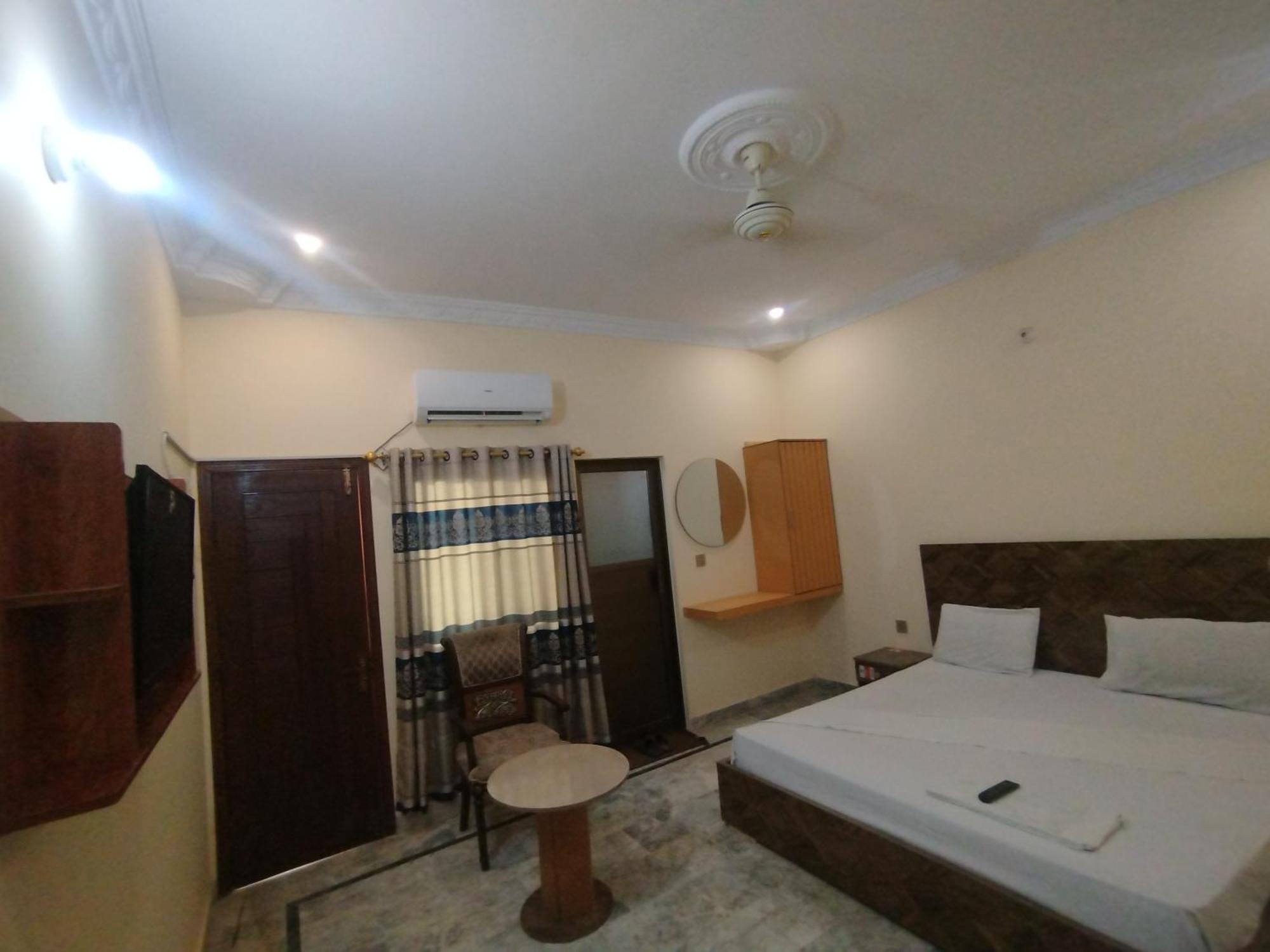 Hotel Crown Plaza, Near Karachi Airport, Darul Sehat Hospital, Dow, Agha Khan And Liaqat Hospital 외부 사진