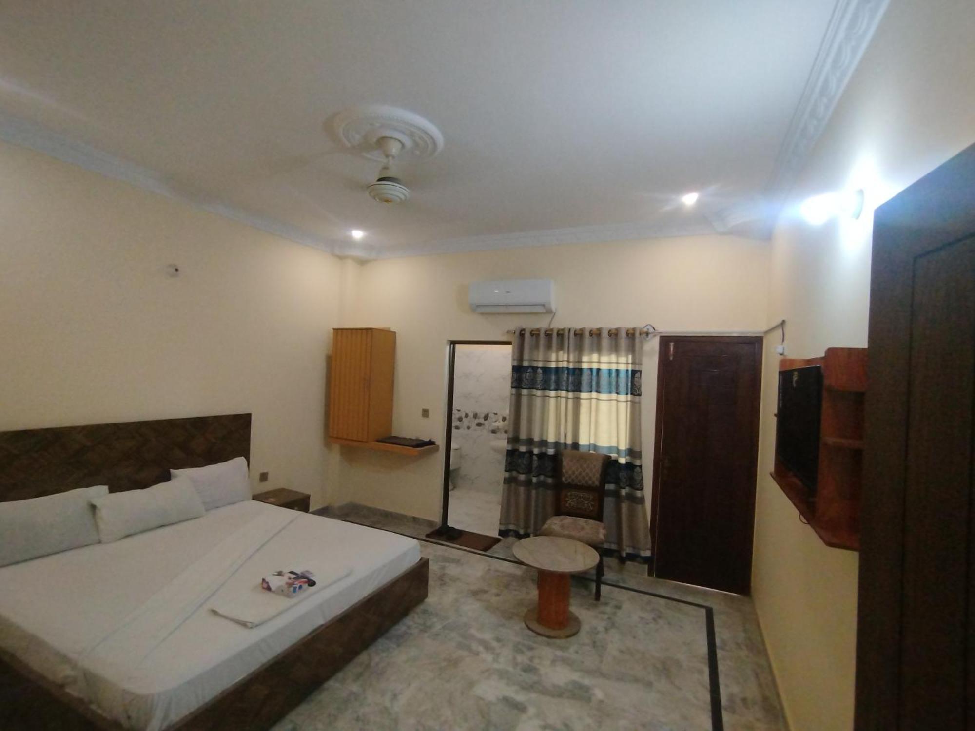 Hotel Crown Plaza, Near Karachi Airport, Darul Sehat Hospital, Dow, Agha Khan And Liaqat Hospital 외부 사진