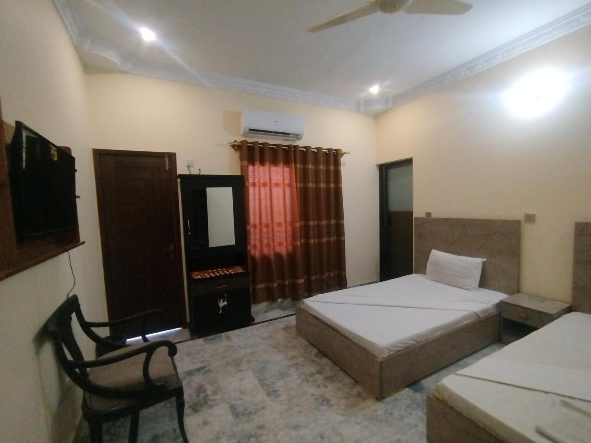 Hotel Crown Plaza, Near Karachi Airport, Darul Sehat Hospital, Dow, Agha Khan And Liaqat Hospital 외부 사진