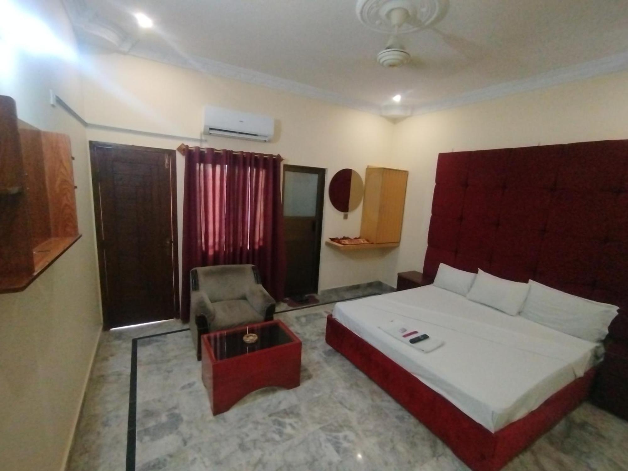 Hotel Crown Plaza, Near Karachi Airport, Darul Sehat Hospital, Dow, Agha Khan And Liaqat Hospital 외부 사진