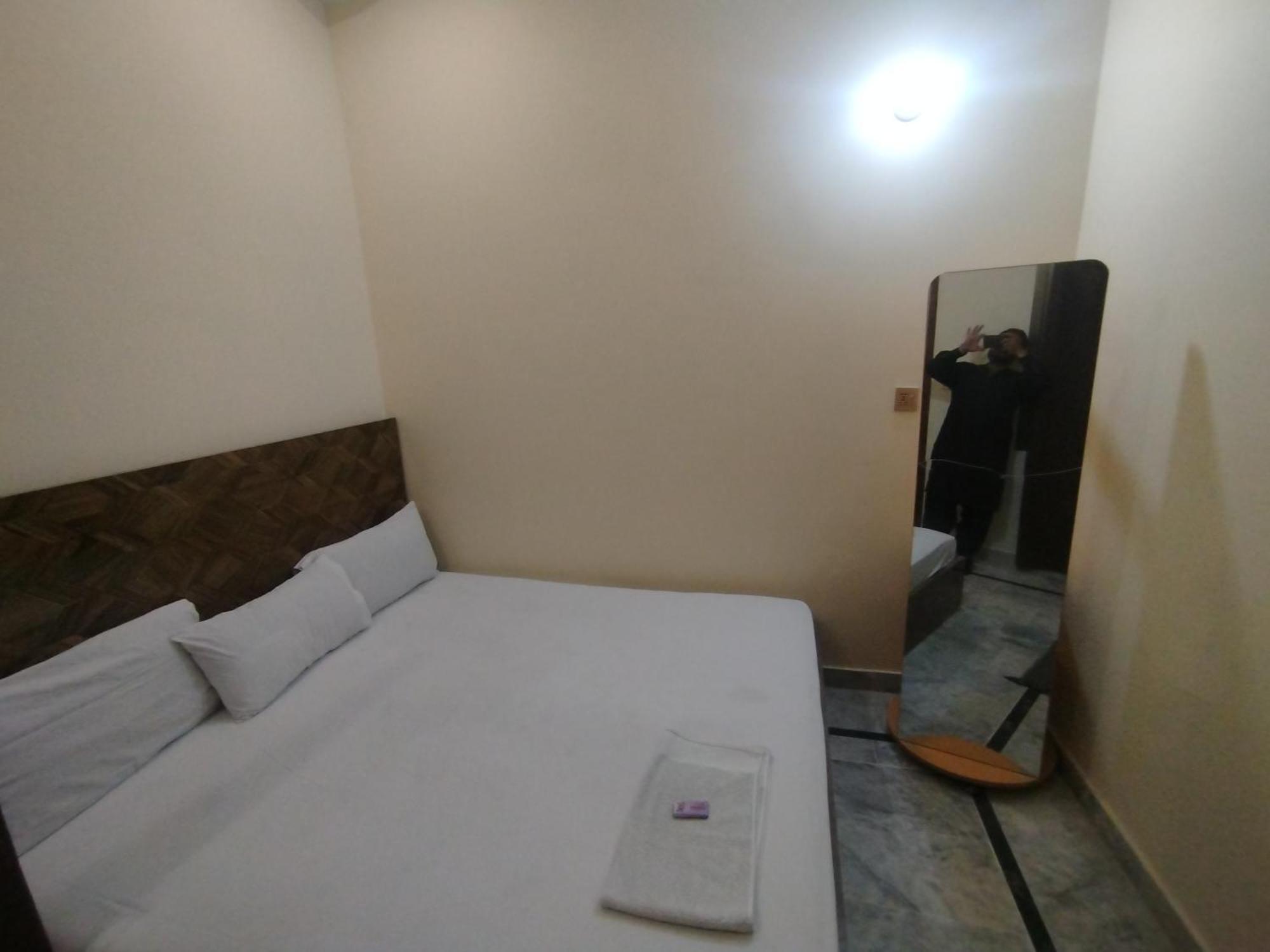Hotel Crown Plaza, Near Karachi Airport, Darul Sehat Hospital, Dow, Agha Khan And Liaqat Hospital 외부 사진